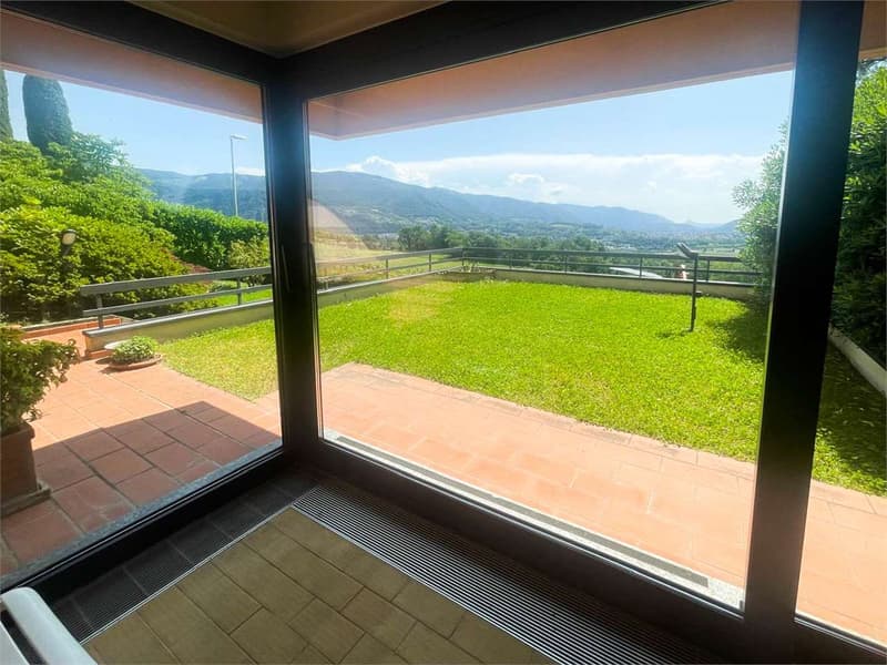 Exklusives Landhaus in Besazio mit Nebengebäude, Pool und Panoramablick (3)
