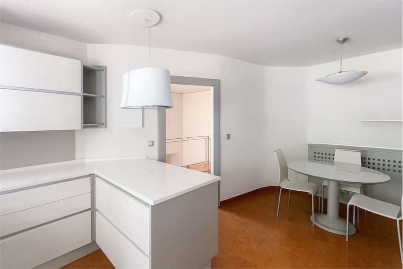 Exklusives Landhaus in Besazio mit Nebengebäude, Pool und Panoramablick (10)