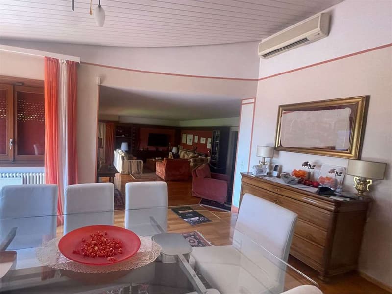 Exklusives Landhaus in Besazio mit Nebengebäude, Pool und Panoramablick (13)