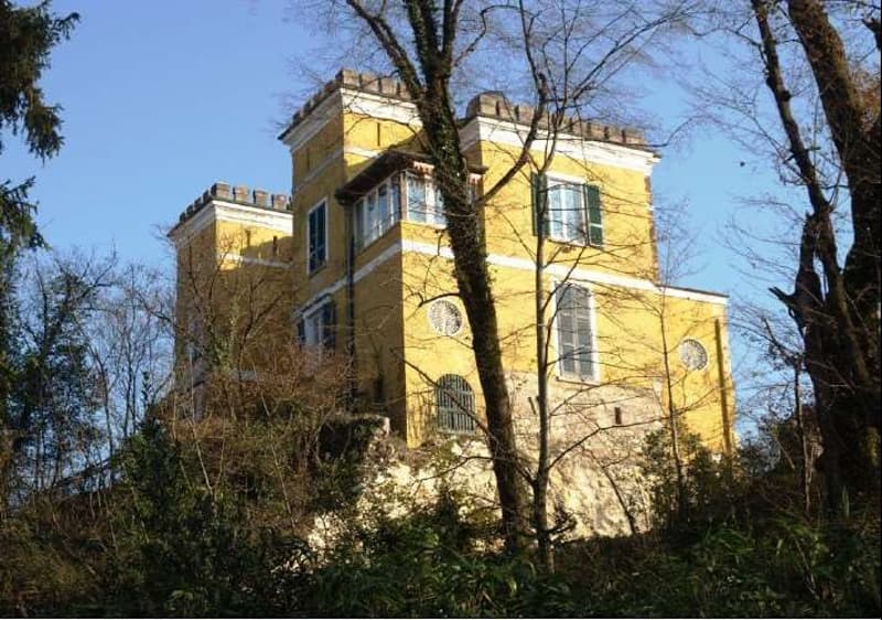 Große Villa in Stabio zur Renovierung (2)