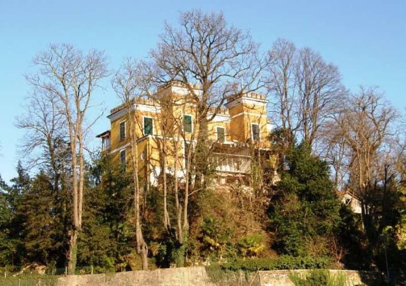 Große Villa in Stabio zur Renovierung (1)