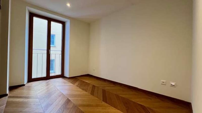 Exclusive Luxury Duplex for Rent in the Heart of Via Nassa - Lugano (2)