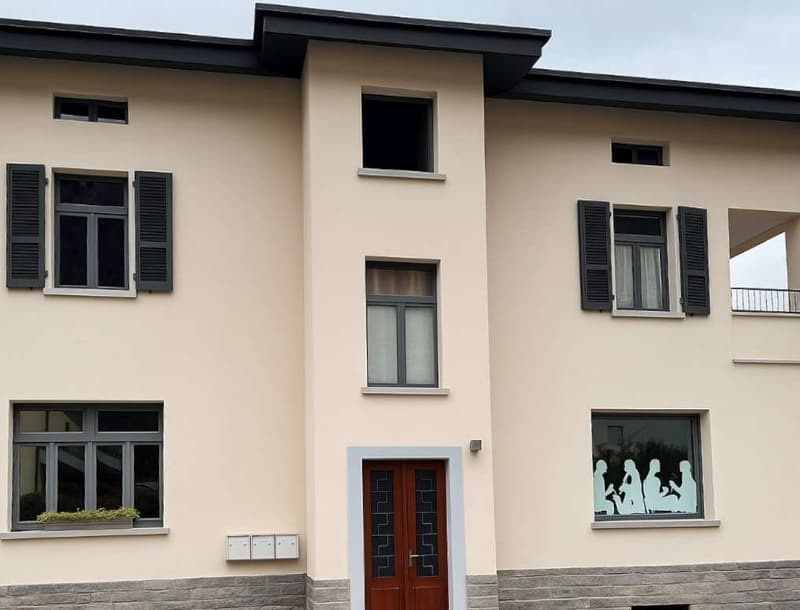 Palazzina mit großem Potenzial zur Renovierung (1)