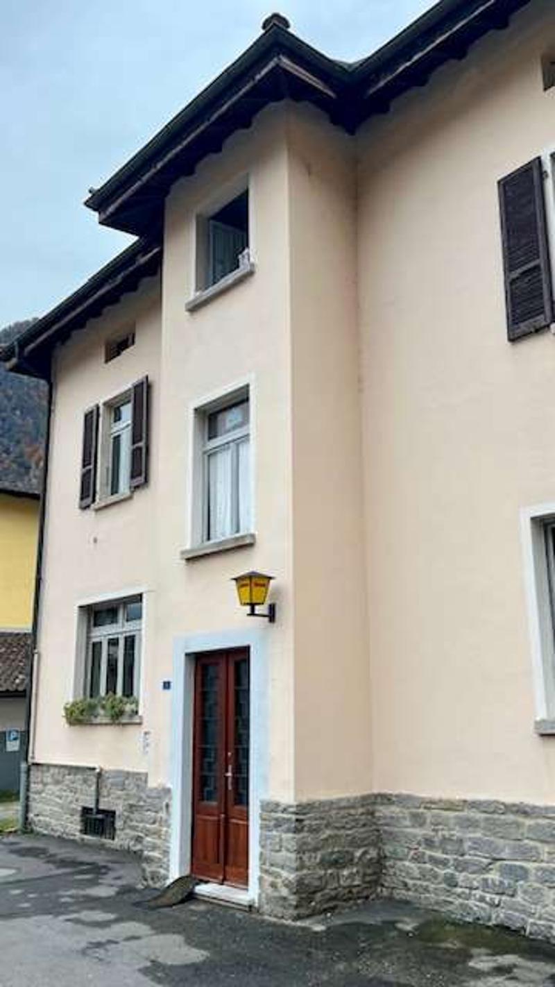 Palazzina mit großem Potenzial zur Renovierung (2)