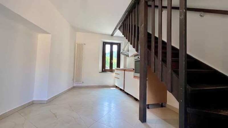 Une maison de noyau rénovée où l'ancien rencontre le moderne (2)