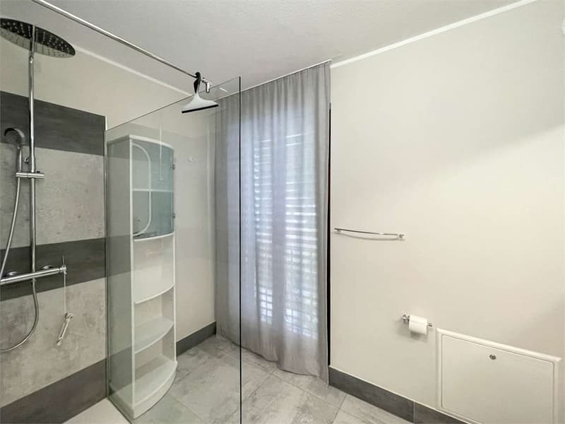 Apartment with terrace in a charming villa (9)