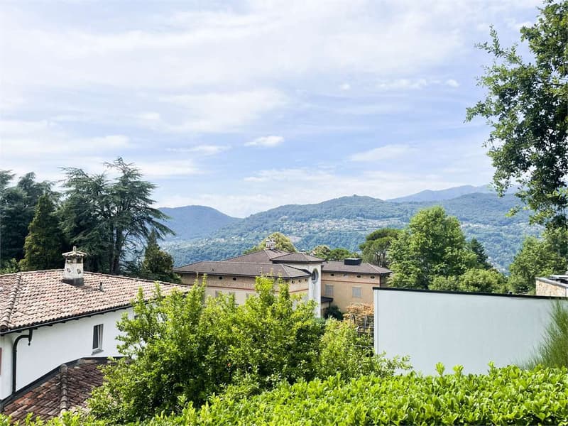 Apartment with terrace in a charming villa (2)