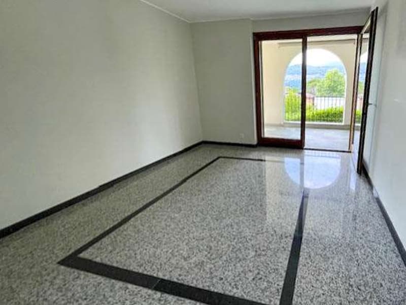 Apartment with terrace in a charming villa (7)