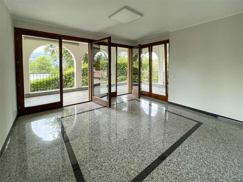 Apartment with terrace in a charming villa (3)