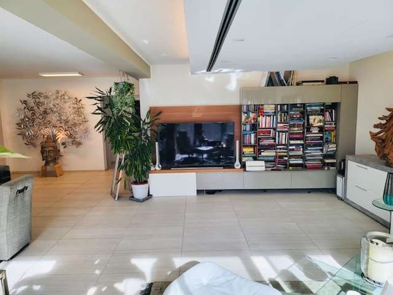High-standard attic with panoramic terrace and swimming pool (10)