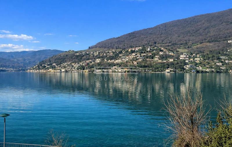 Villa de design dans une position unique avec vue lac à couper le souffle et darsena (2)