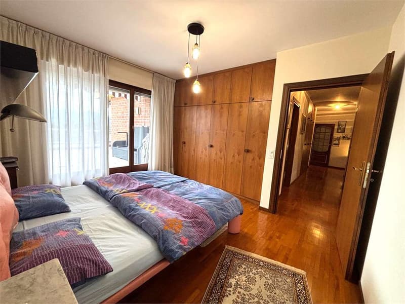 Spacious penthouse with 4.5 rooms and lake view (6)