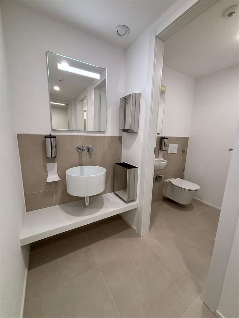 Renovated offices of various sizes (9)