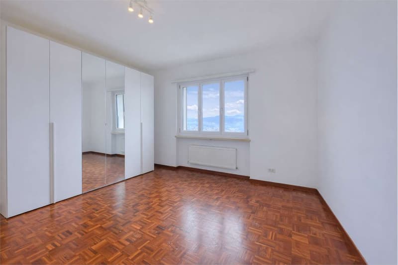 Splendido appartamento con terrazzo e vista lago ad Aldesago, Lugano (5)