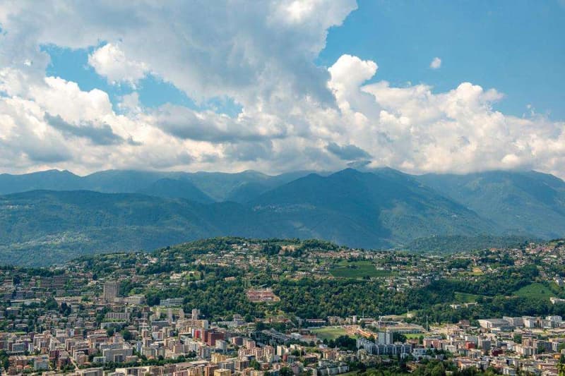 Splendido appartamento con terrazzo e vista lago ad Aldesago, Lugano (4)