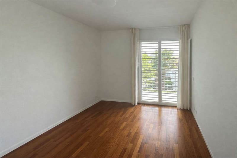 CONFORTEVOLE E AMPIO APPARTAMENTO CON TERRAZZO E VISTA (10)