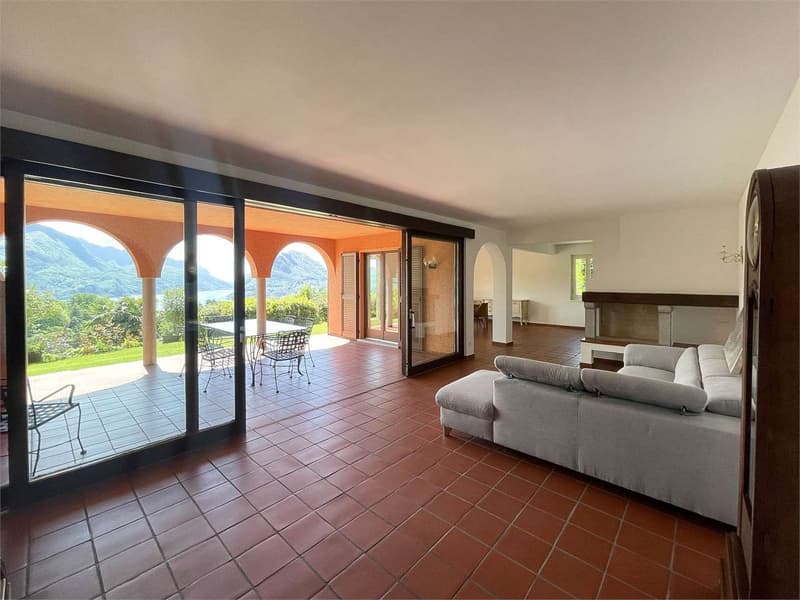 Private Oase in Porza mit Garten, überdachtem Pool und Seeblick (2)