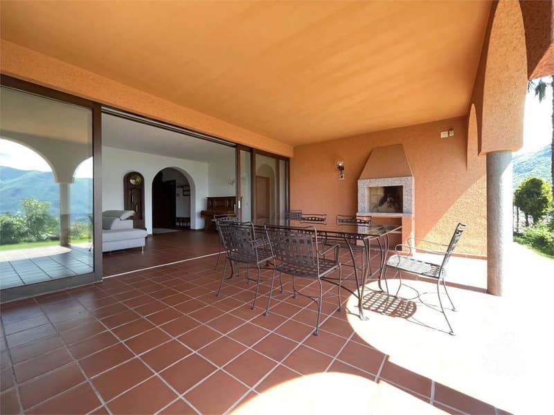 Private Oase in Porza mit Garten, überdachtem Pool und Seeblick (4)
