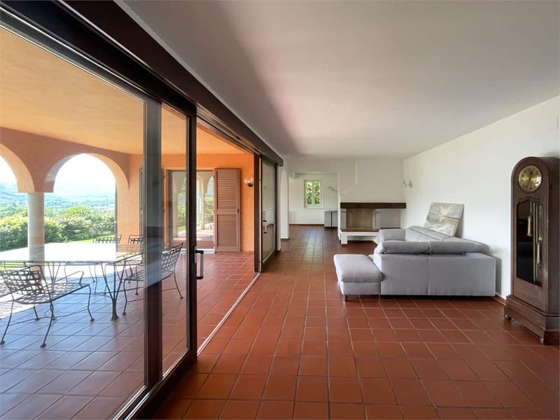 Private Oase in Porza mit Garten, überdachtem Pool und Seeblick (3)