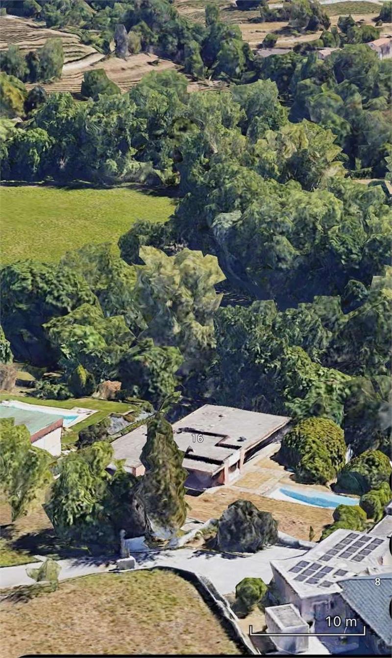 Vaste villa avec piscine (5)