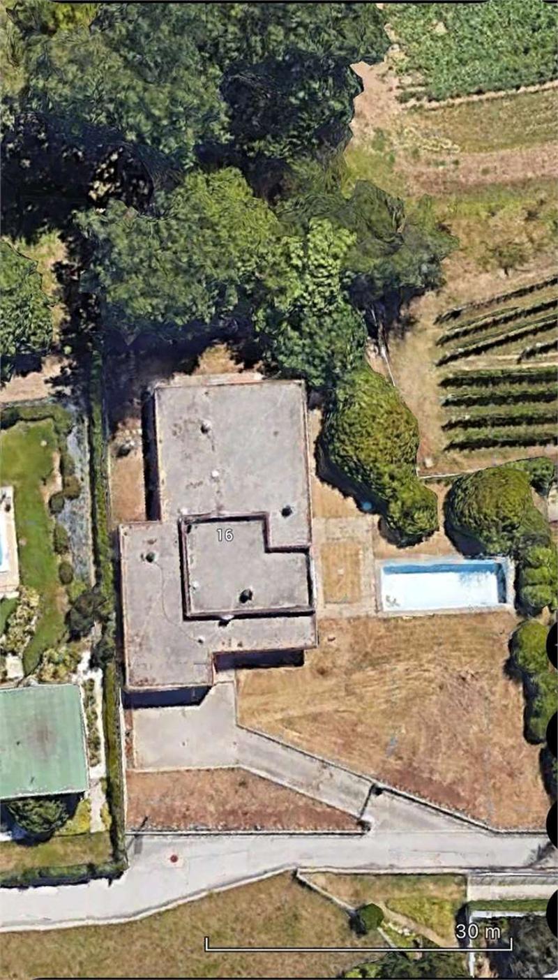 Vaste villa avec piscine (6)