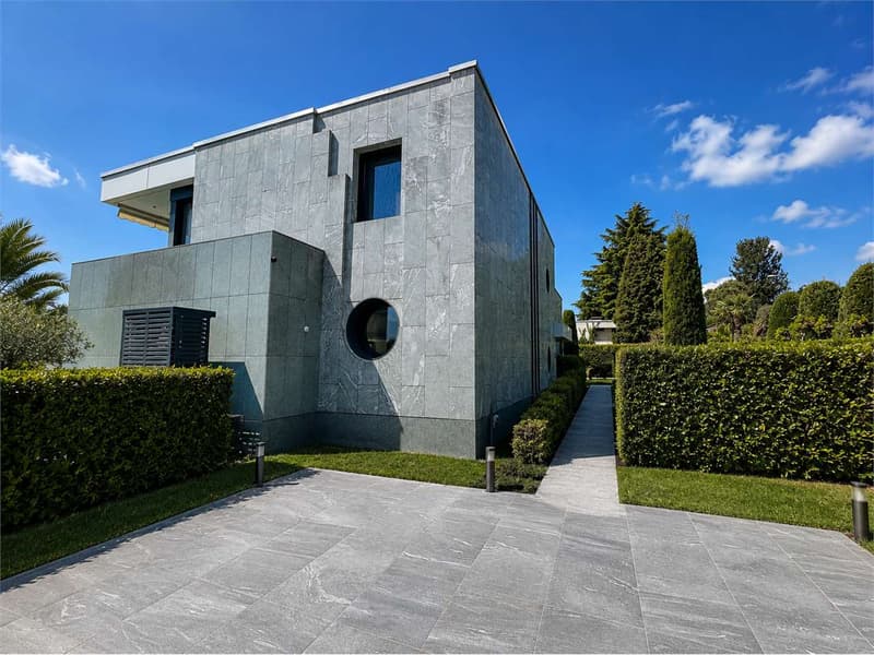 Elegante villa con piscina di fronte alla scuola americana. (1)