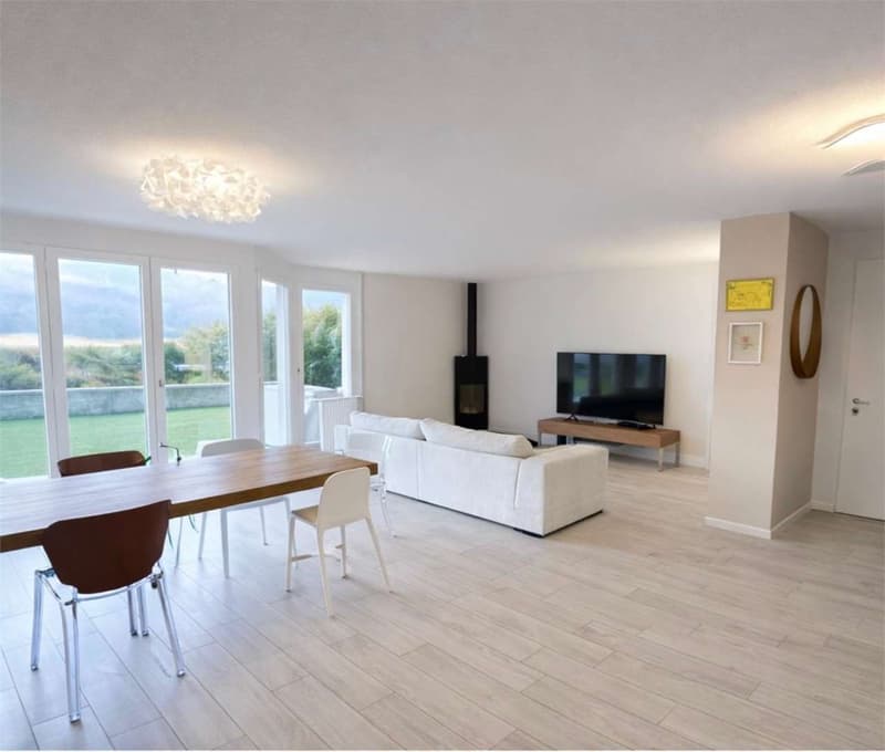 Semi-detached apartment surrounded by greenery, just a few steps from the center (1)