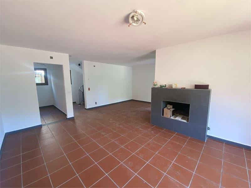 Villa mit zwei Wohneinheiten, umgeben von Grün mit Panoramablick (10)