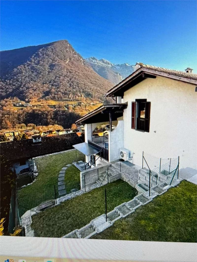 Villa mit zwei Wohneinheiten, umgeben von Grün mit Panoramablick (11)