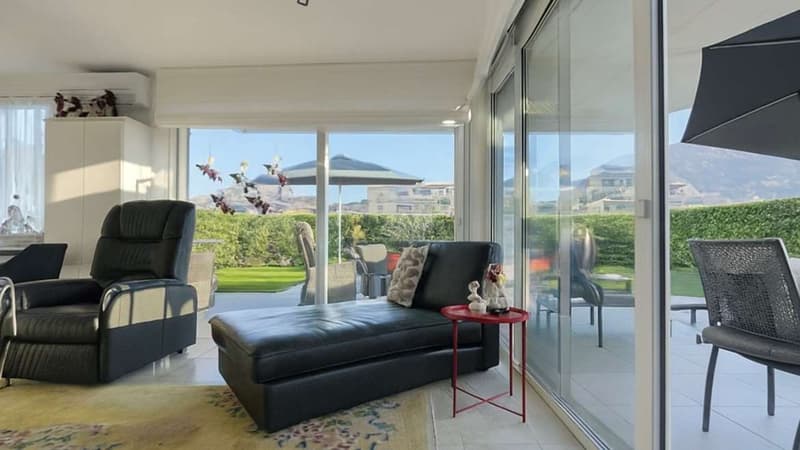 Elegant apartment with large terrace and private garden (12)