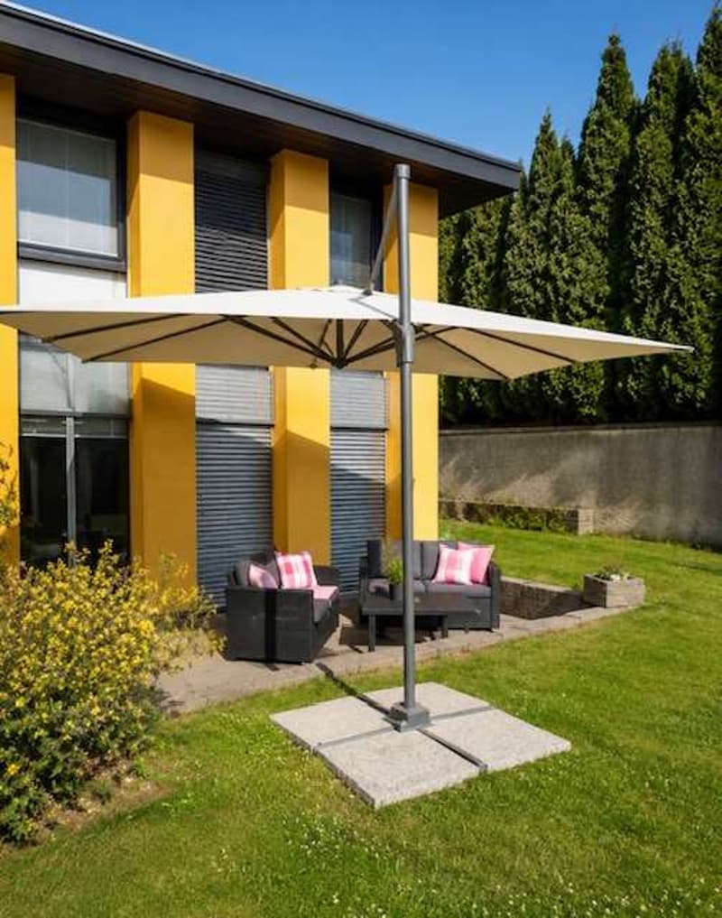 Exklusive Villa mit Pool und Garten im Herzen von Pura (7)