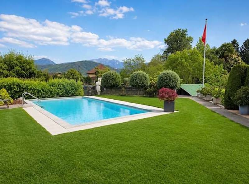Exklusive Villa mit Pool und Garten im Herzen von Pura (4)