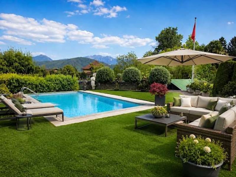 Exklusive Villa mit Pool und Garten im Herzen von Pura (1)