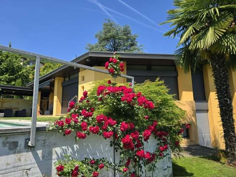 Exklusive Villa mit Pool und Garten im Herzen von Pura (8)