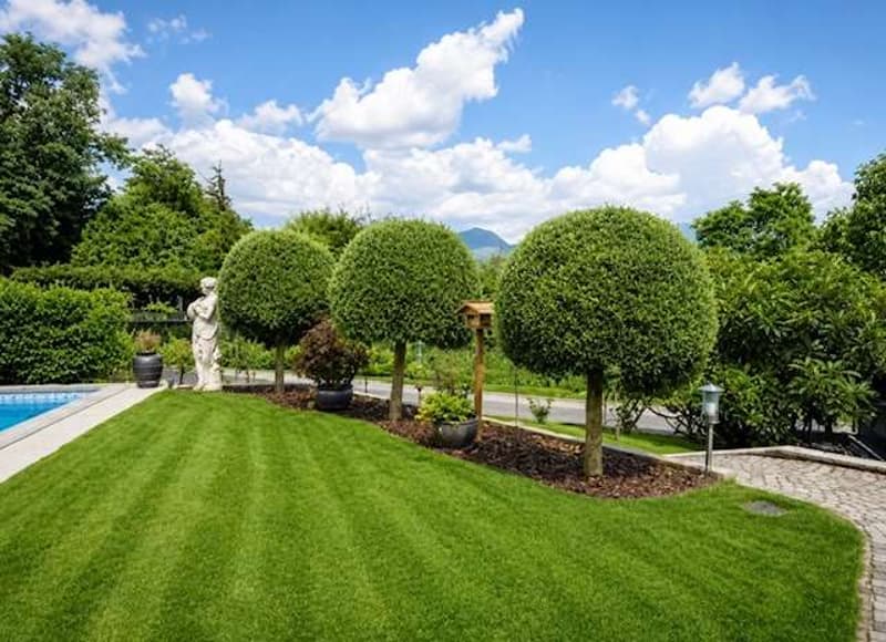 Exklusive Villa mit Pool und Garten im Herzen von Pura (5)
