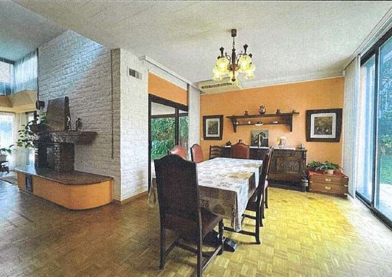 Villa with pool and large plot (4)