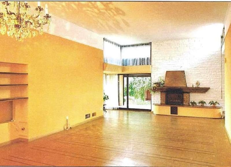 Villa with pool and large plot (5)