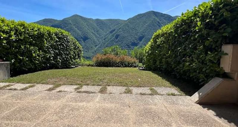 Villetta a schiera vista lago con giardino privato (2)