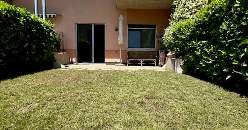 Villetta a schiera vista lago con giardino privato (11)