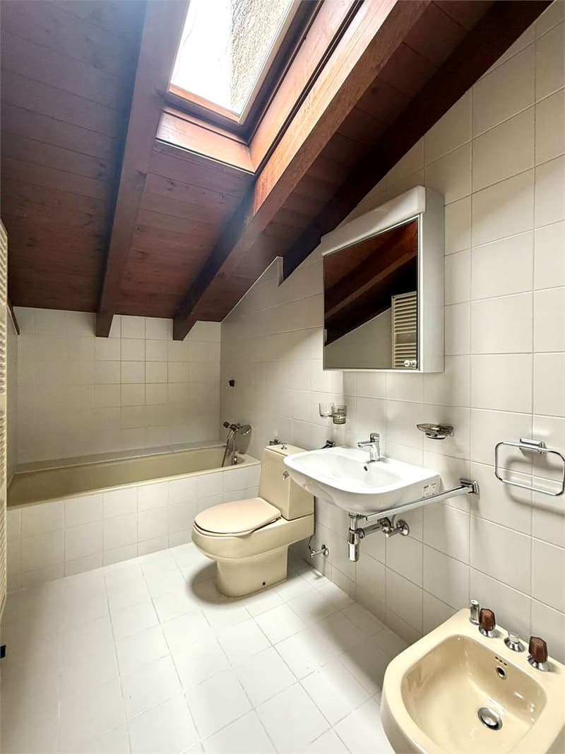 Elegante casetta di nucleo duplex con giardino a Viganello (11)