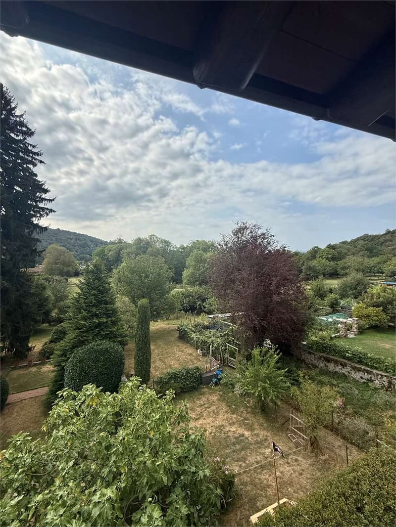 Appartamento attico di 5,5 locali con terrazzo e giardino privato ad O (2)