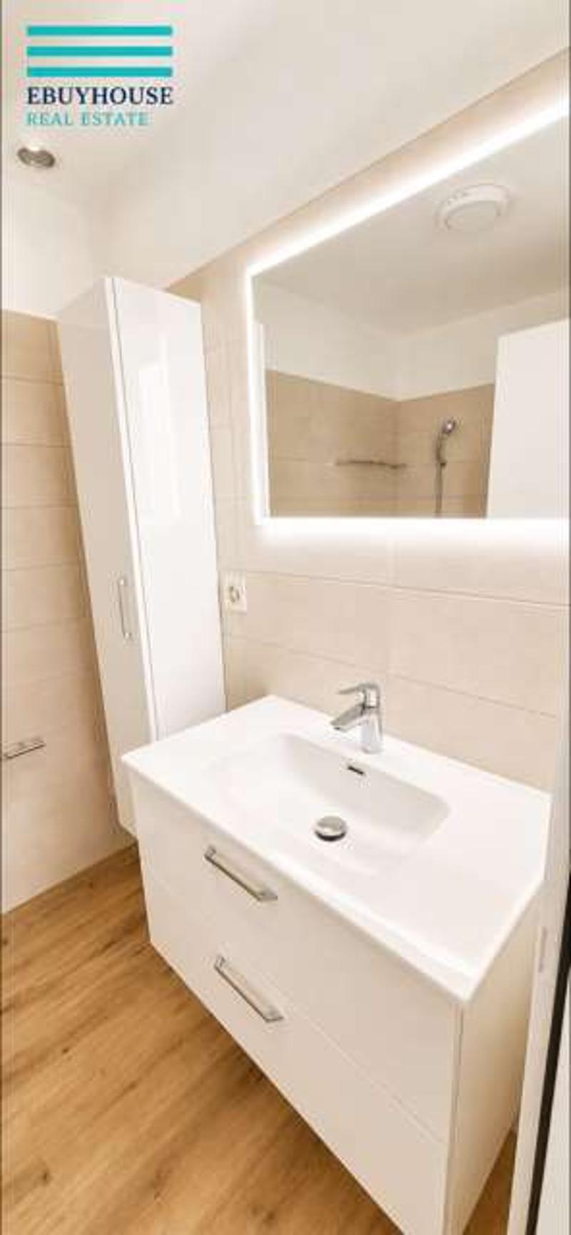 Appartamento elegante con ampia zona giorno e terrazza (10)