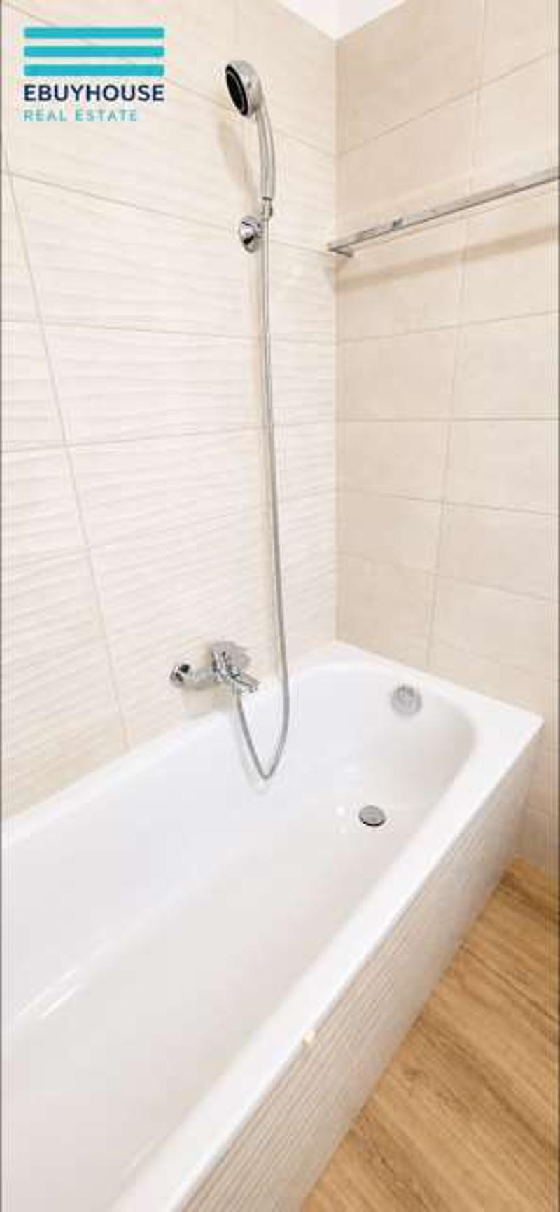 Appartamento elegante con ampia zona giorno e terrazza (8)