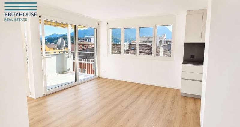 Appartamento elegante con ampia zona giorno e terrazza (5)