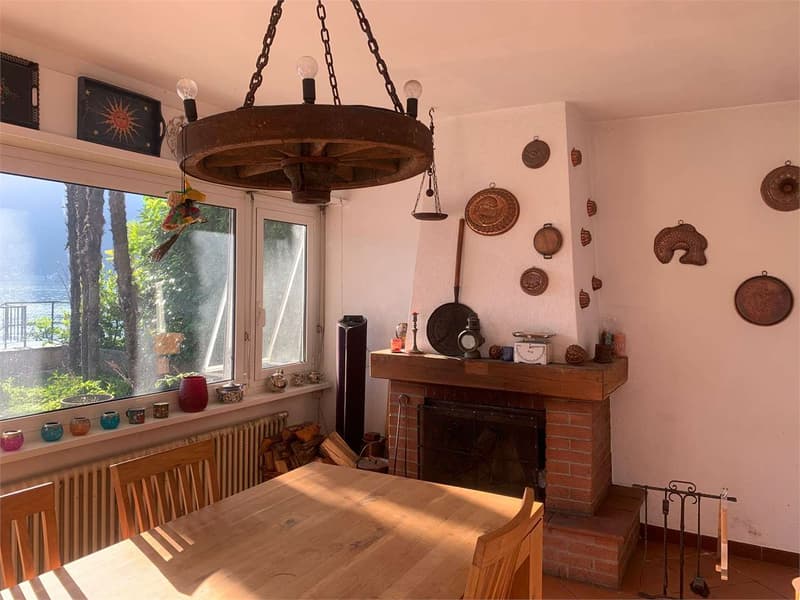 Esclusiva villa a Bissone pieds dans l'eau (3)