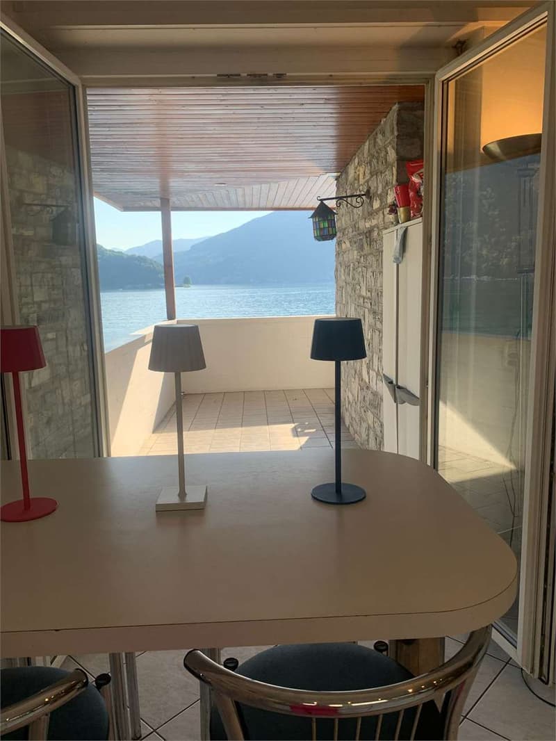 Esclusiva villa a Bissone pieds dans l'eau (9)