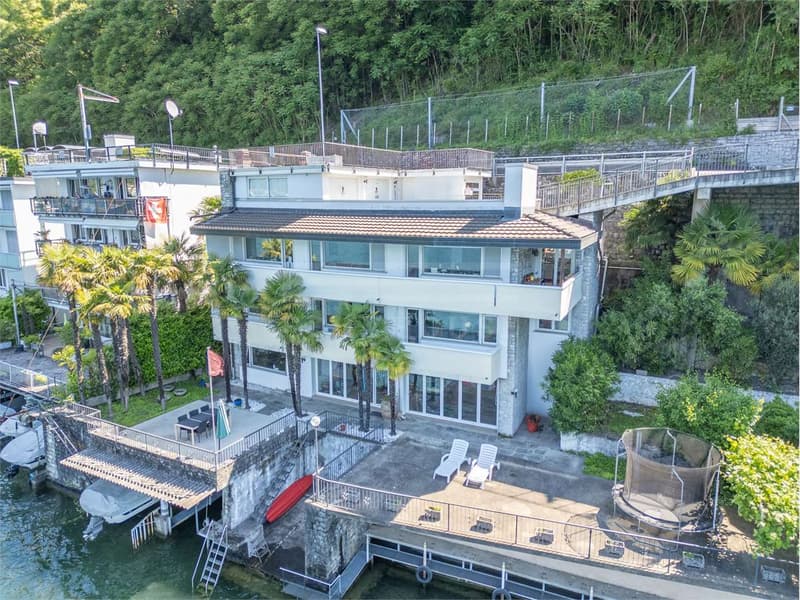 Esclusiva villa a Bissone pieds dans l'eau (3)