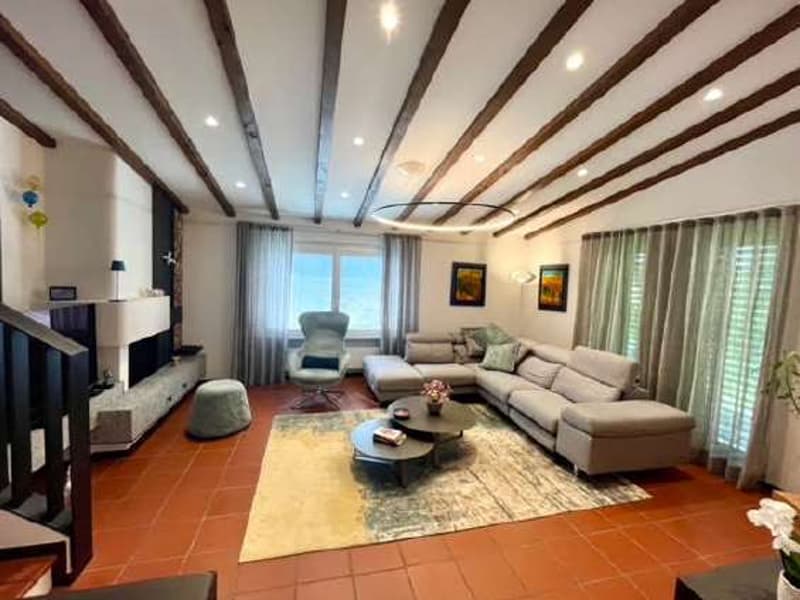 Elegante villa con giardino privato nel cuore di Collina d'Oro (3)
