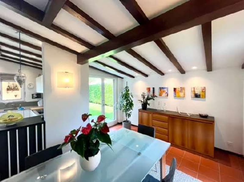 Elegante villa con giardino privato nel cuore di Collina d'Oro (10)