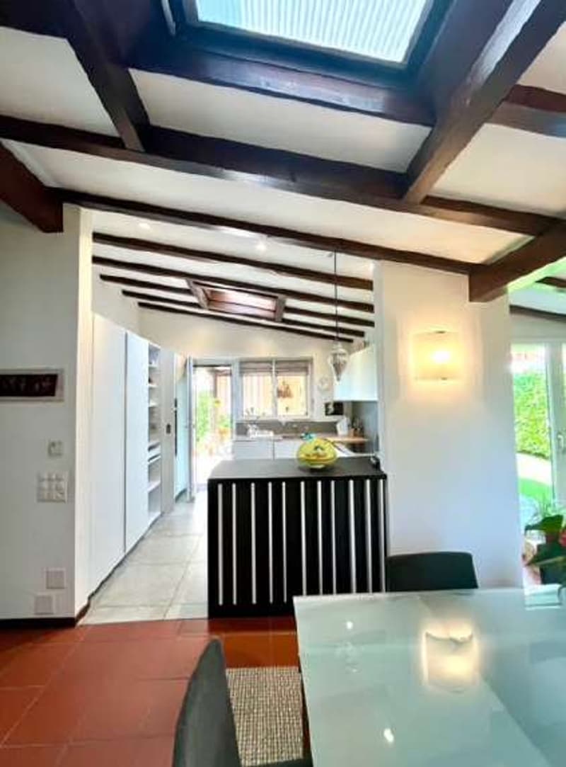 Elegante villa con giardino privato nel cuore di Collina d'Oro (11)